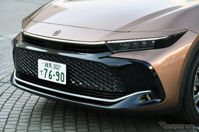 トヨタ クラウン クロスオーバーのフロントグリル