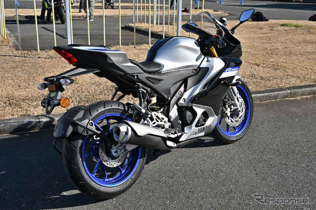 ヤマハ YZF-R15M