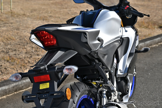 ヤマハ YZF-R15M