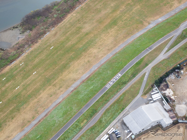 渡良瀬川河川敷を上空から眺める。