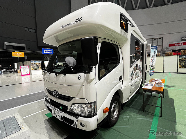 「冬スポ!!」さいたまスーパーアリーナ会場に出現したジャパンキャンピングカーレンタルセンターの「トヨ タカムロード ロビンソン106」