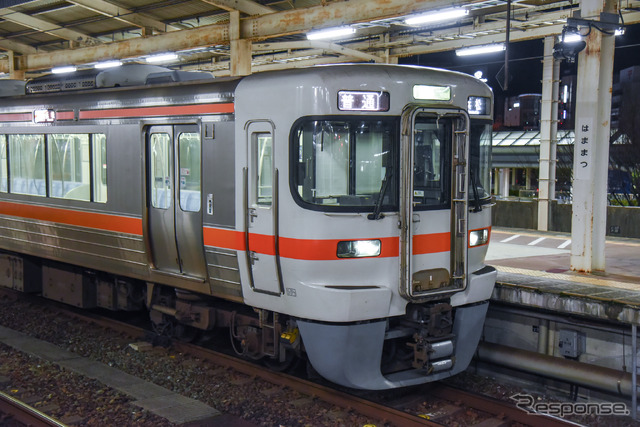 東海道本線の313系普通列車。浜松駅。