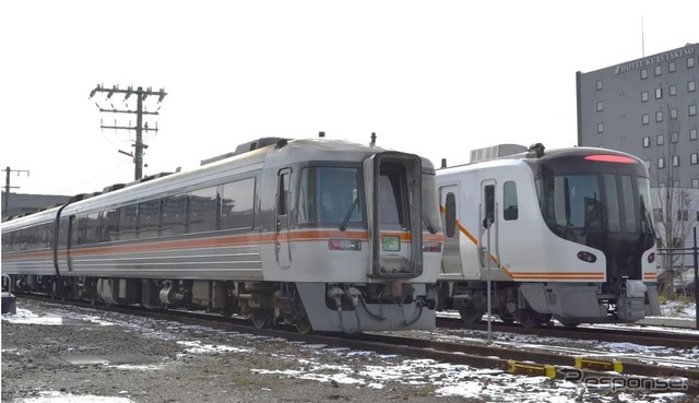 高山駅でキハ85系（手前）とHC85系（奥）の並びを撮れる撮影会も用意。