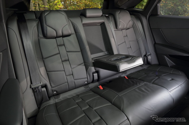 DS 7 E-TENSE 4X4 360(海外仕様)