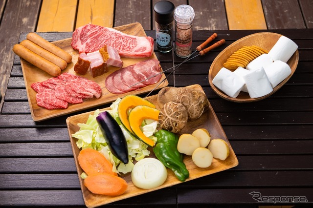 グランピングらしい豪華な食材を揃えてBBQスタート!