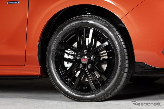 スバル インプレッサ新型(日本仕様車・プロトタイプ)STI パーツ装着車
