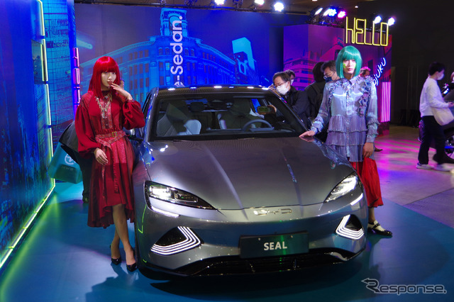 BYDはサイバーな東京をイメージした展示に(東京オートサロン2023)
