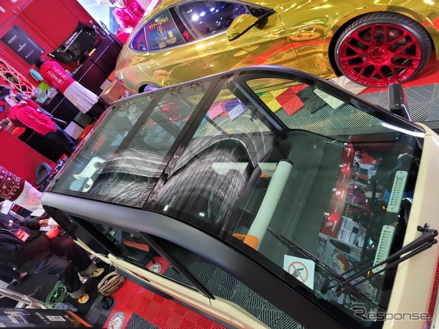 KGモーターズ ミニマルモビリティコンセプト(東京オートサロン2023)。天井はすべて硝子張り