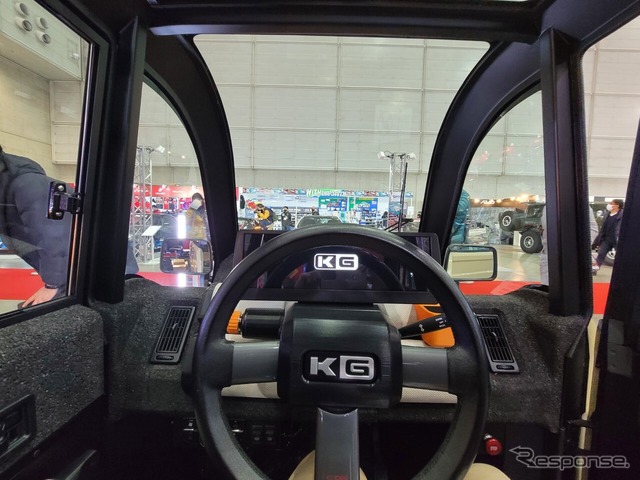 KGモーターズ ミニマルモビリティコンセプト(東京オートサロン2023)。運転席に座った視界は良好