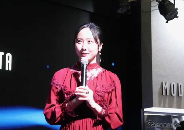 本田望結さん(東京オートサロン2023)