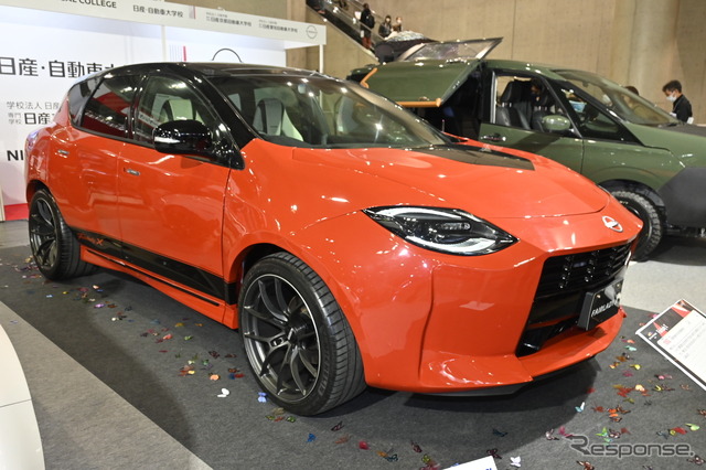 日産愛知自動車大学校/日産京都自動車大学校が製作した『フェアレディX』(東京オートサロン2023)