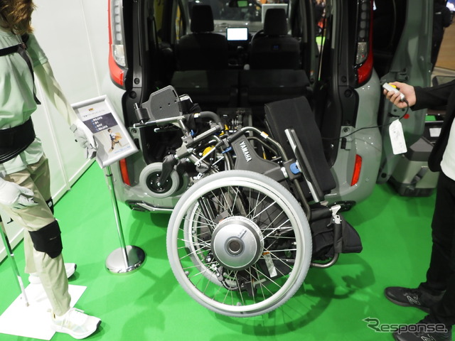 車いす収納装置