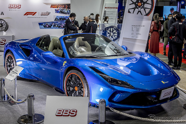 「F1コンセプト」装着車のフェラーリF8スパイダー