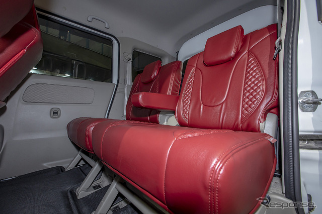 車種専用シートカバーも用意する