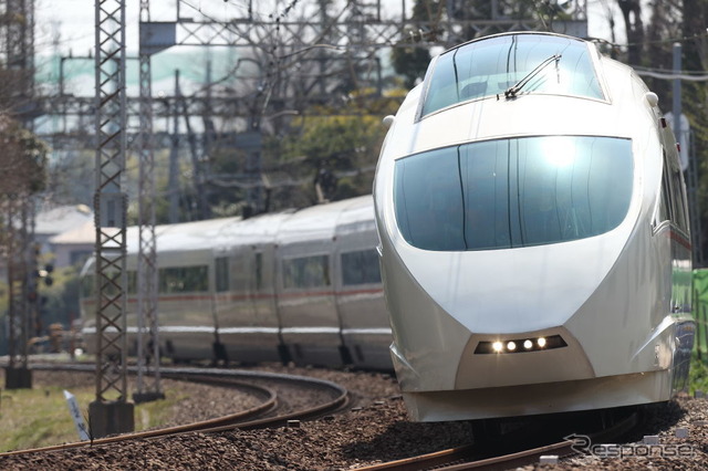 ツアーに使用される50000形VSE。体験列車の時刻は新宿9時50分頃発~伊勢原11時20分頃着、新宿13時50分頃発~伊勢原15時5分頃着。