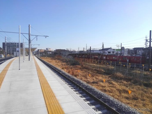 仮線に設けられる若林駅の仮ホーム。