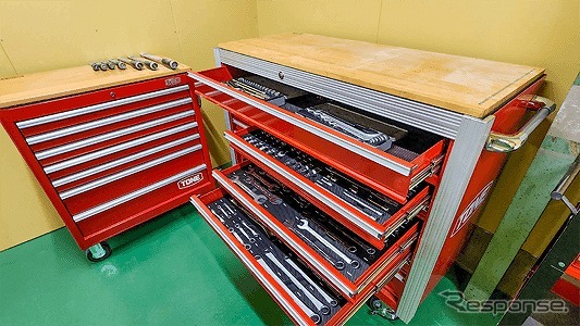 各ガレージ内にTONE製工具を設置