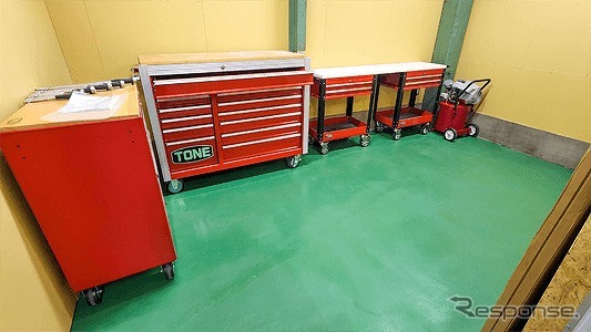 各ガレージ内にTONE製工具を設置