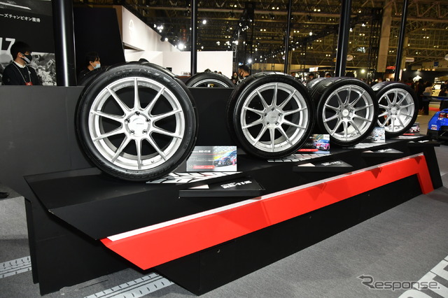 ブリヂストンのスポーツタイヤ(東京オートサロン2023)