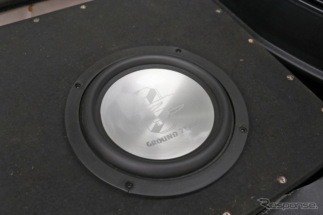 ウーファーユニットに用いたのはグラウンドゼロの6.5インチスピーカー。小口径ながら余裕の低音を再生する。