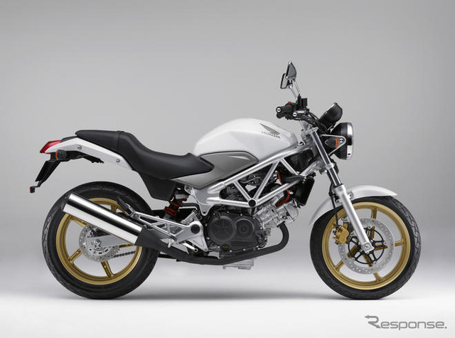 ホンダ VTR 外観を一新…排出ガス規制に適合