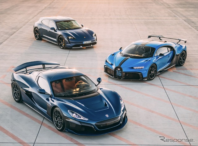 手前からリマック・ネヴェラ と ブガッティ・シロン と ポルシェ・タイカン・クロスツーリスモ