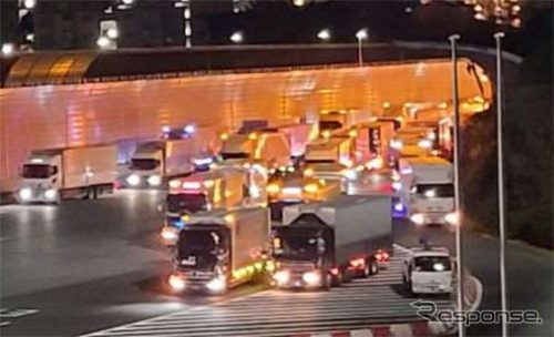 東京本線料金所前の滞留状況