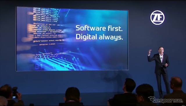 ZFのプレスカンファレンス(CES 2023)。登壇者はZF取締役会メンバーのマーティン・フィッシャー博士