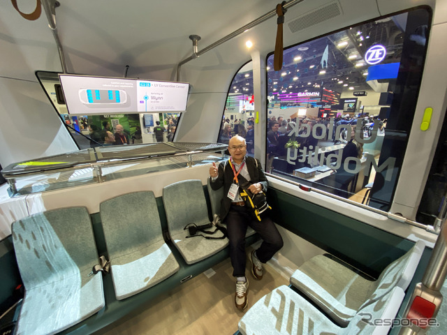 次世代の電動シャトルの車内。写真は筆者(ZF/CES 2023)