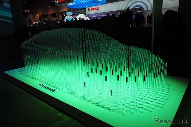 円筒形リチウムイオン電池で作ったオブジェ(パナソニック/CES 2023)