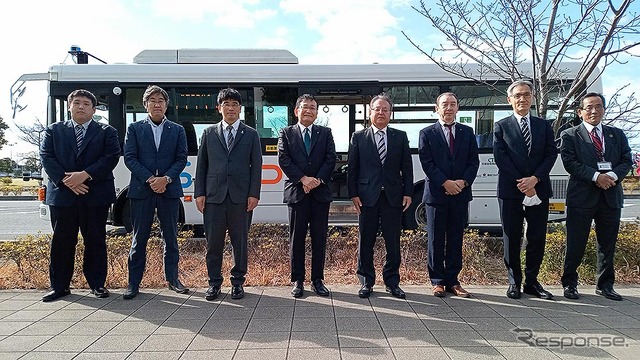 京成バス、損保ジャパン、アイサンテクノロジー、建設技術研究所、埼玉工業大学、東海理化、千葉市などの技術・幹部陣も駆けつけた千葉市未来技術等社会実装促進事業 自動運転バス実証実験(千葉・幕張新都心 1月22日)