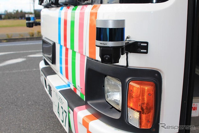 埼玉工業大学の自動運転バスに装備した東海理化のカメラ(千葉・幕張新都心 1月22日)