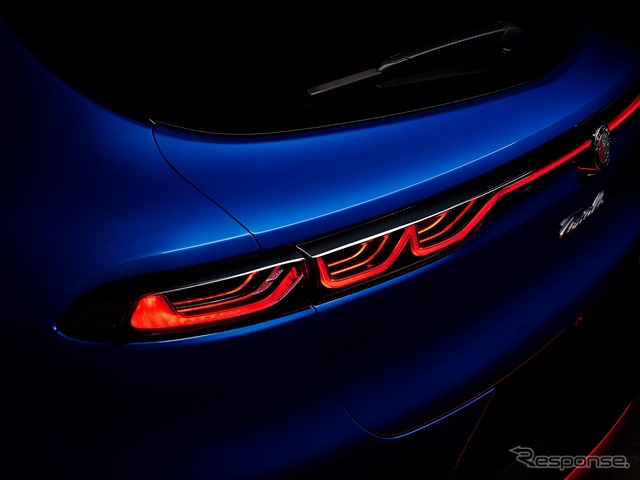 3連型LED式コンビネーションランプ