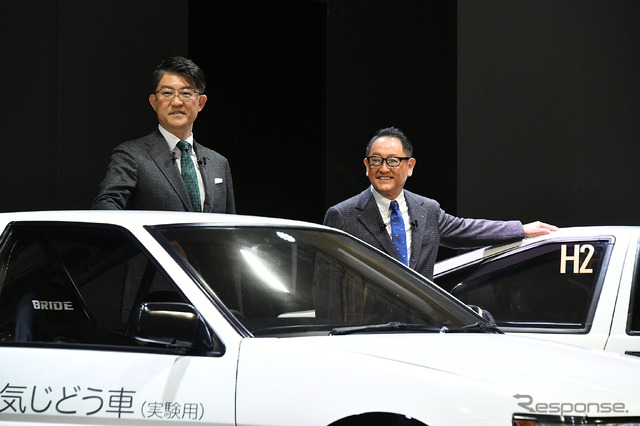 佐藤・次期社長(向かって左)と豊田・現社長(東京オートサロン2023)