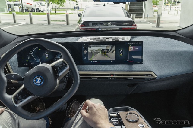 BMW iX の「パーキング・アシスト・プロフェッショナル」
