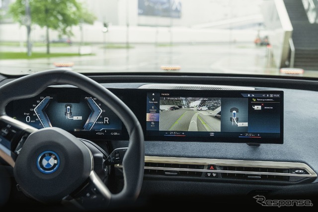 BMW iX の「パーキング・アシスト・プロフェッショナル」