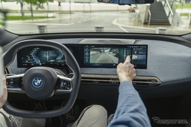 BMW iX の「パーキング・アシスト・プロフェッショナル」