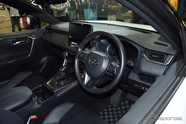 トヨタ RAV4 PHEV スポーティーパッケージ(東京オートサロン2023)