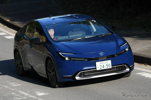 トヨタ プリウス 新型(2リットルハイブリッド E-Four)
