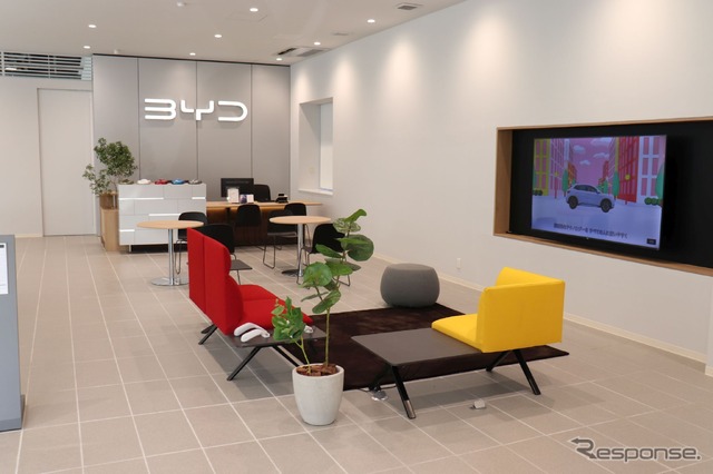 BYD正規ディーラー1号店オープン:販売戦略を分析