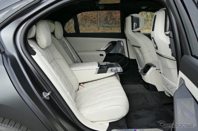 BMW 7シリーズ 新型(740i M Sport)