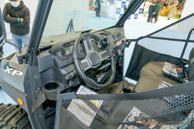 運転席は至ってシンプル。
