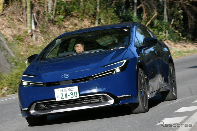 トヨタ プリウス 新型(2リットルハイブリッド E-Four)