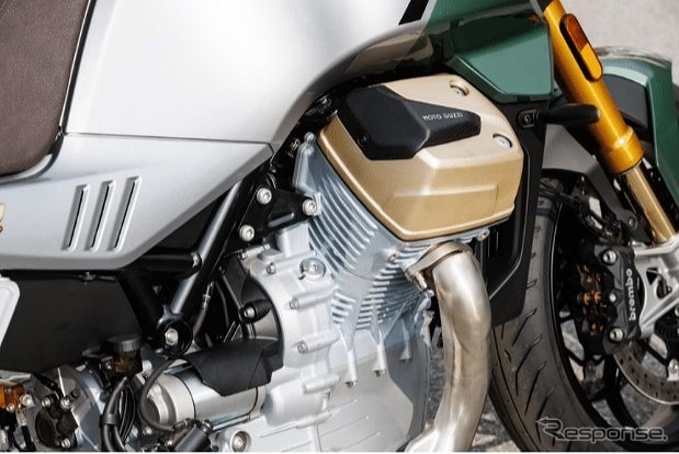 水冷 縦置き90°V型ツインエンジン
