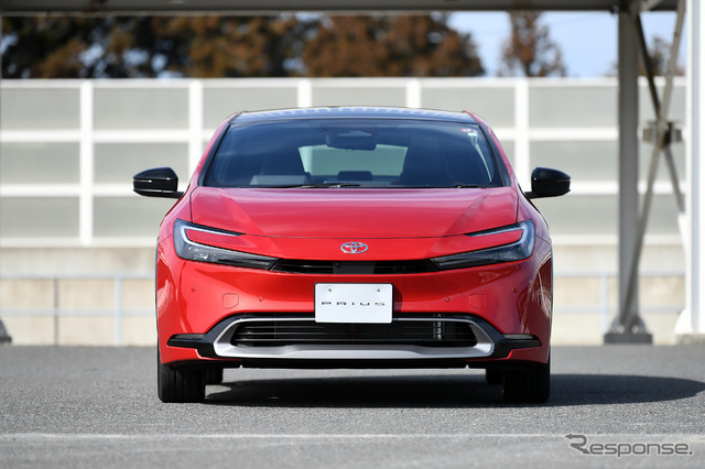 トヨタ プリウス Z(エモーショナルレッドⅡ)
