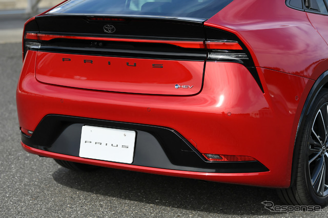 トヨタ プリウス Z(エモーショナルレッドⅡ)