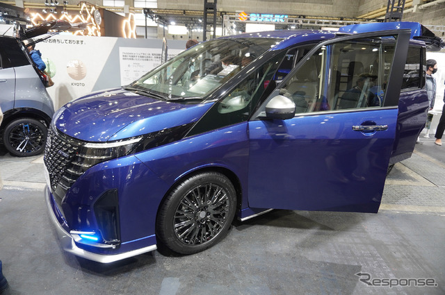 日産オーテックセレナ。実は大径のタイヤホイールは開発中のもの（大阪オートメッセ2023）