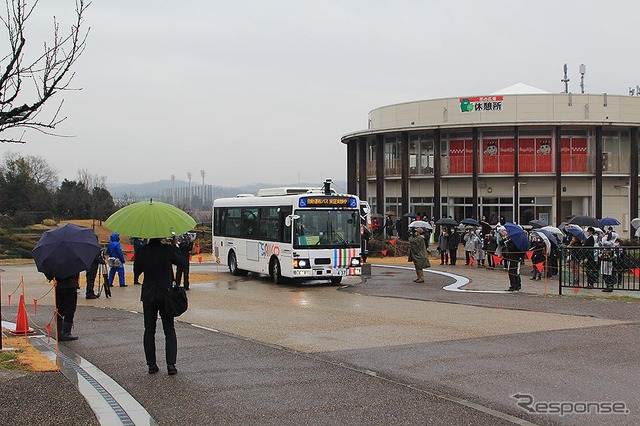 県外からの視察者の姿も……