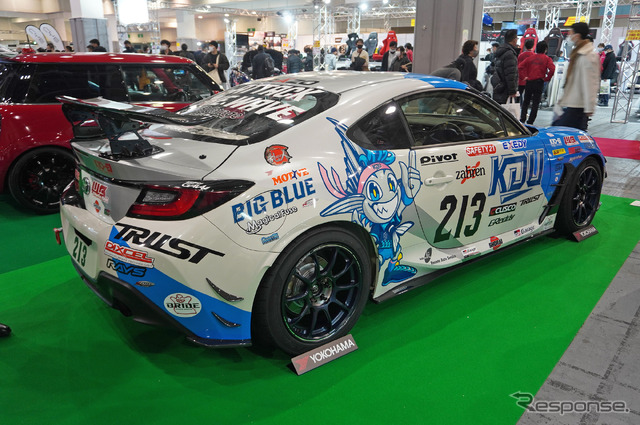 近畿大学体育会自動車部「KINDAI BIG BLUE RACING」のGR86(大阪オートメッセ2023)