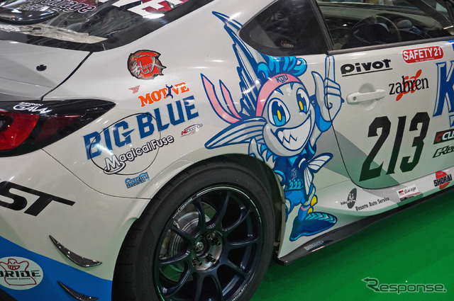 近畿大学体育会自動車部「KINDAI BIG BLUE RACING」のGR86(大阪オートメッセ2023)